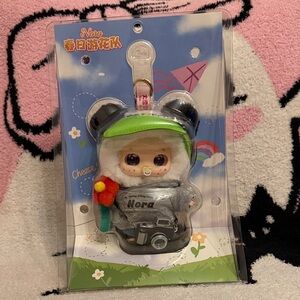 Exclusive - Nora Spring Outing Team Hang Card